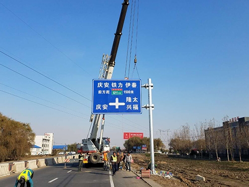 阜新阜新道路护栏网网片该如何进行正确的选购呢？
