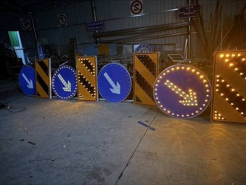 阜新阜新河南太阳能自发光交通路标牌厂家